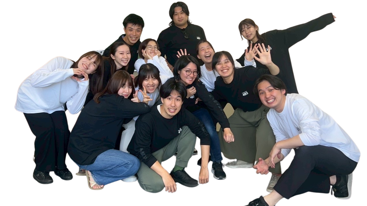 劇団メンバーの集合写真